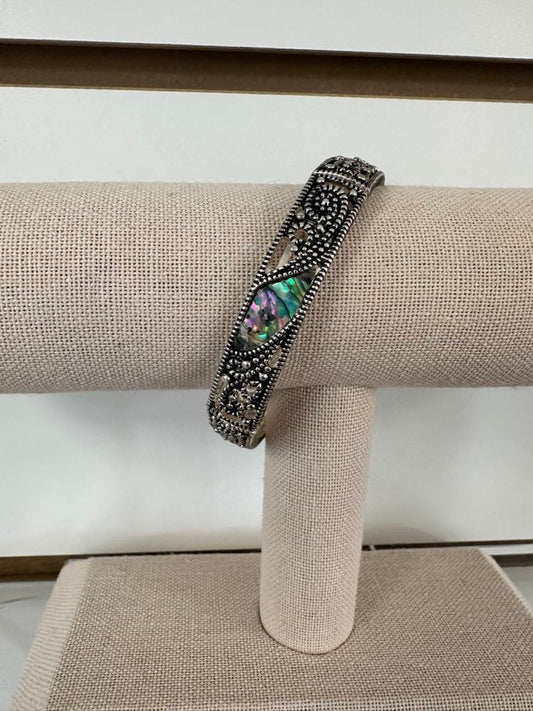 Pearlescent Antique Style Stretch Bracelet